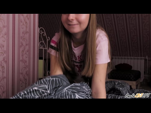 ❤️ Blondie duboko siše svog BFF-a i dobiva spermu u usta ❤️ Porno video kod nas